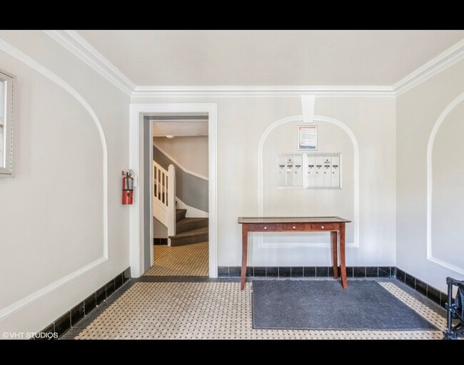 Photo - 6204 N Claremont Ave Unidad 3