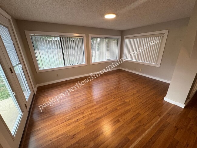 Photo - Charming 3 Bedroom, 2 Bath Home with Sunro...