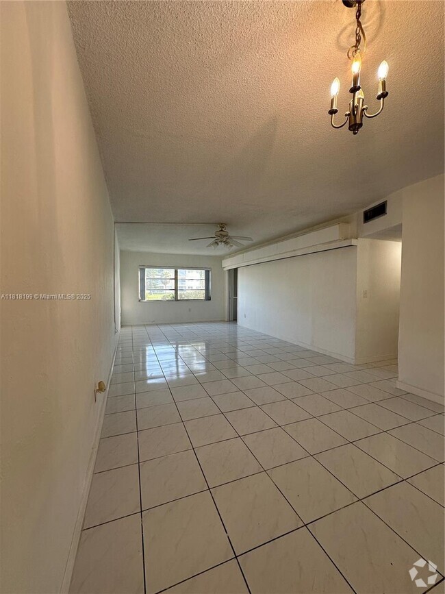 Building Photo - 2825 NE 201st Terrace Unit M113 Rental