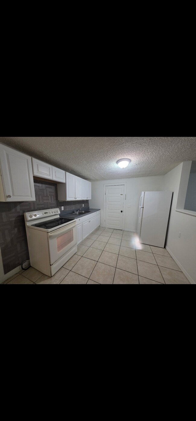 Kitchen - 535 McDonald Ave