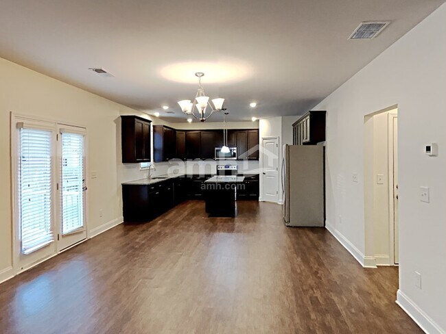 Photo - 2133 Leafmore Ct SE