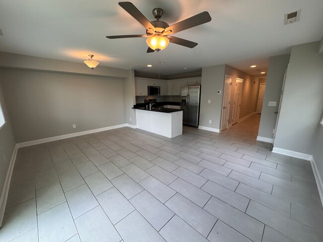 Photo - 3 Bedroom, 2.5 bath townhome in the heart of Columbia!