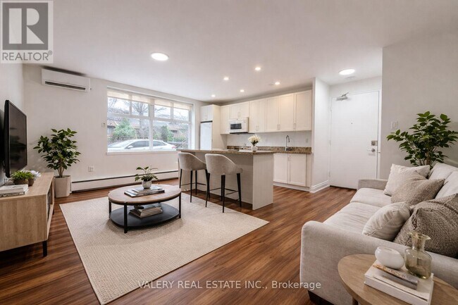 Photo - 107 Redpath Ave Unité 8