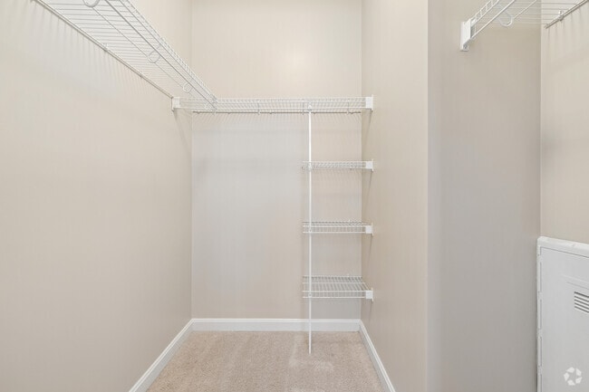 Studio - 507SF - Walk-in Closet