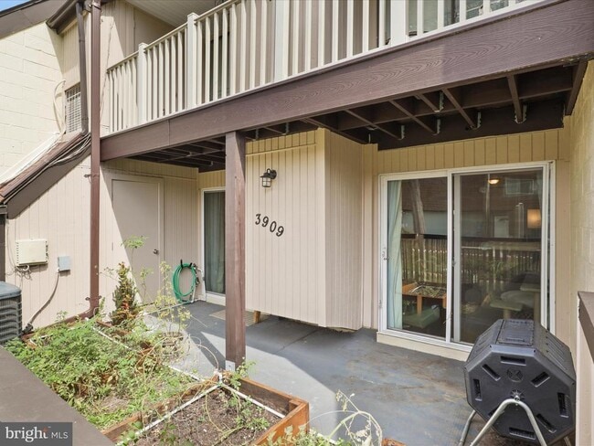 Building Photo - 3909 El Soneta Pl Unit 10 Rental