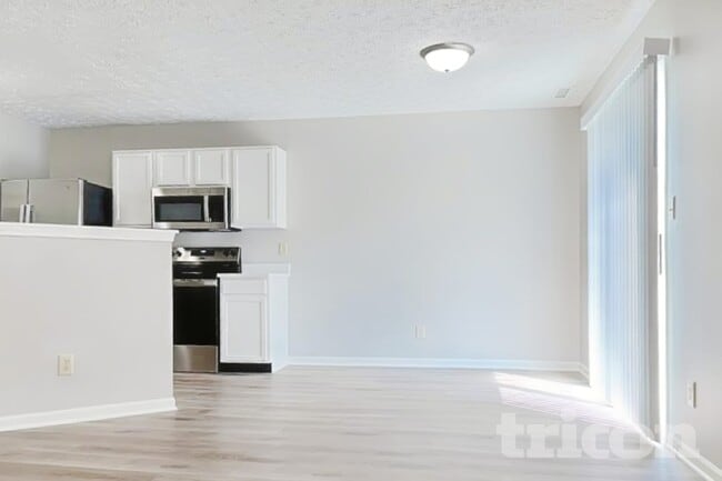 Photo - 4475 Connaught Dr E