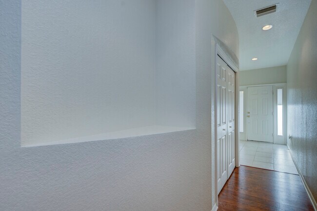 Photo - 1800 Bayshore Way