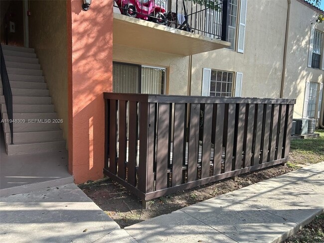 Building Photo - 10740 N Kendall Dr Unit L19