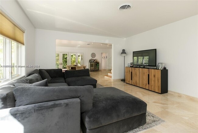 Photo - 900 Andres Ave