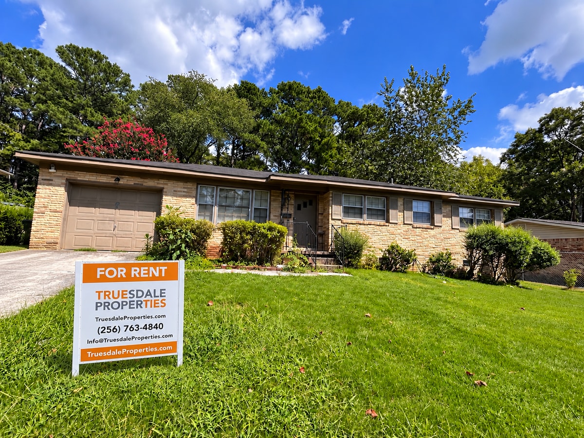 Photo - 2405 Laverne Dr NW