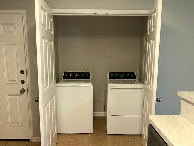 Photo - 23338 High Pt St