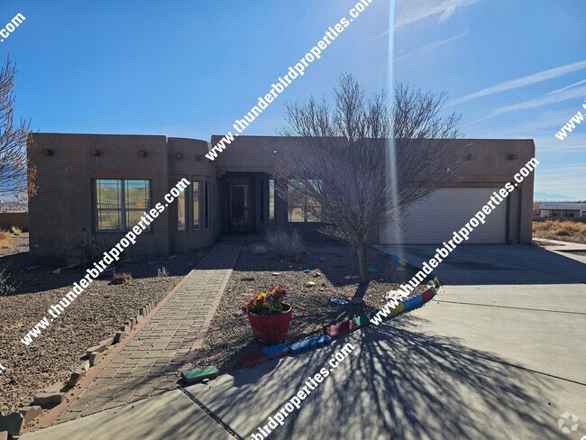 Building Photo - 4 bedrooms, 3 baths, single  story  on  We... Rental