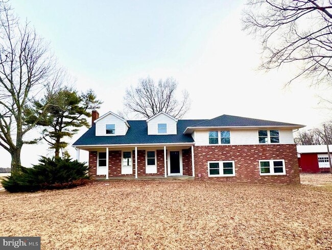 Building Photo - 643 Chatsworth Rd Rental