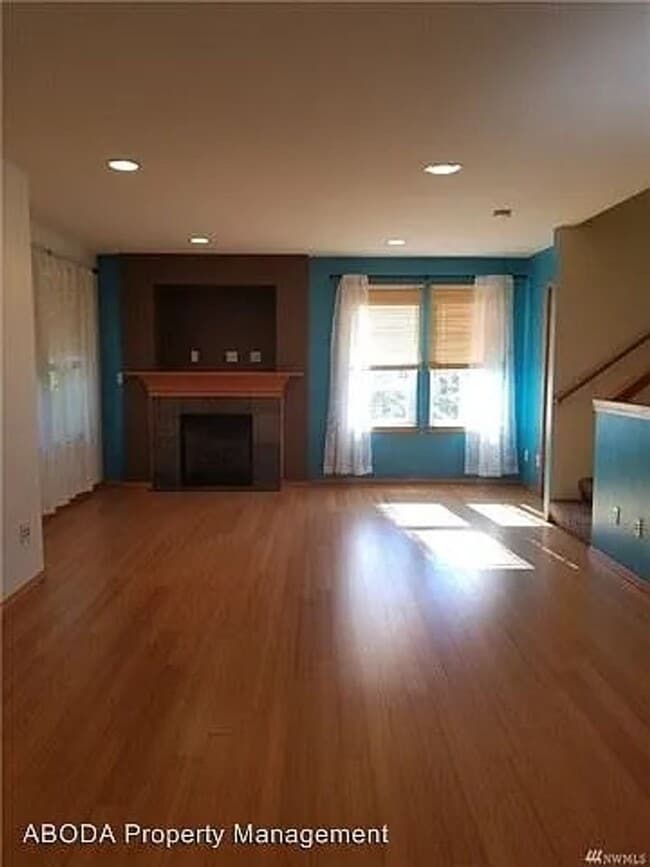 Photo - Spacious 4 Bedroom Townhome with Private F...
