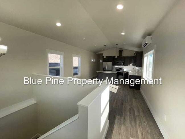 Photo - 323 Gladstone St