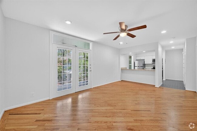 Building Photo - 3300 Yorktown St Unit 16 Rental