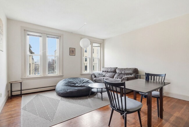 Building Photo - 1464 Tremont St Unit 5