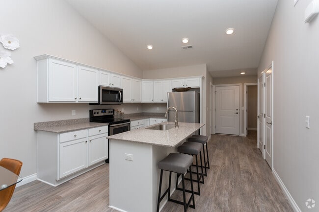 2BR, 2BA - 1200 SF