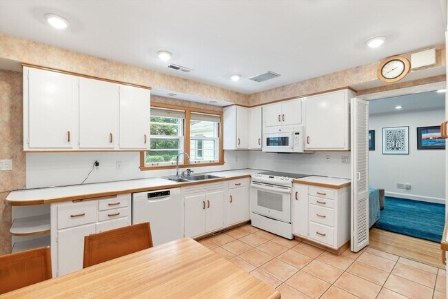 Photo - 140 Paulson Rd