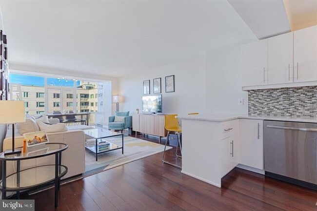 Building Photo - 730 24th St NW Unit 718