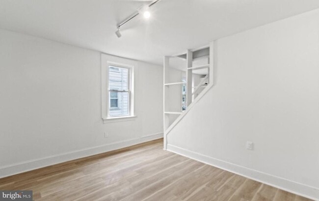 Photo - 715 E Haverford Rd