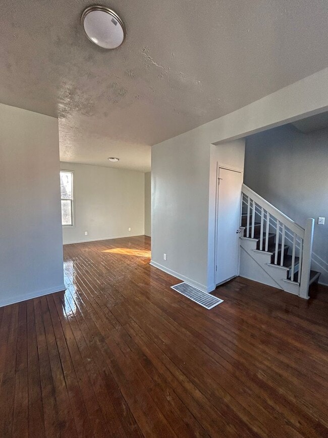 Photo - 4411 Davenport St