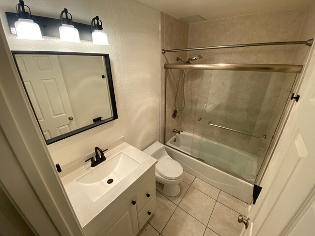 Photo - Charming Updated 1 Bedroom Apartment in Oakland Adams Point Neighborhood
