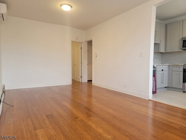 Photo - 24 E Price St