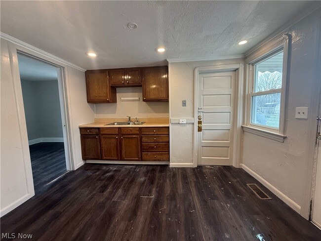 Photo - 6715 Theota Ave Unit DOWN