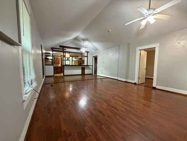 Photo - 416 E Huntsville Rd