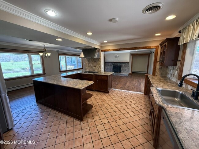 Photo - 2360 Monmouth Rd