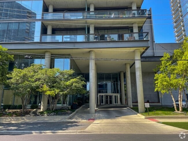 Building Photo - 860 W Blackhawk St Unit 1605 Rental