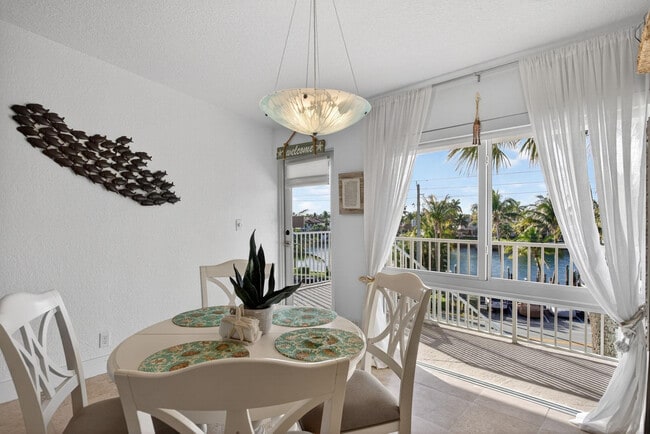 Photo - 1043 Hillsboro Mile Unidad 19C