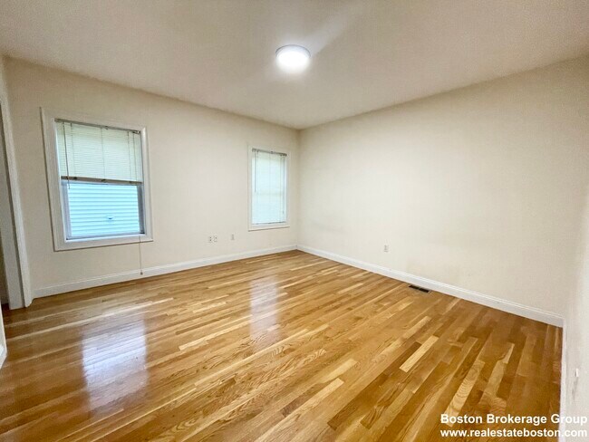 Photo - 128 Hillside St