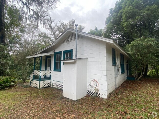 Building Photo - Beautiful Studio Style Single Family Home ...