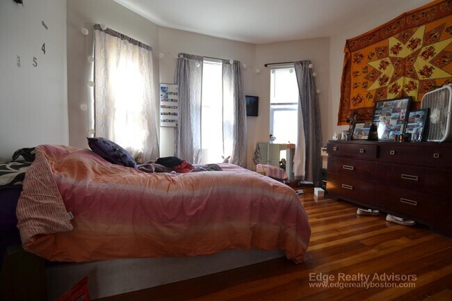 Photo - 15 Litchfield St Unit 2