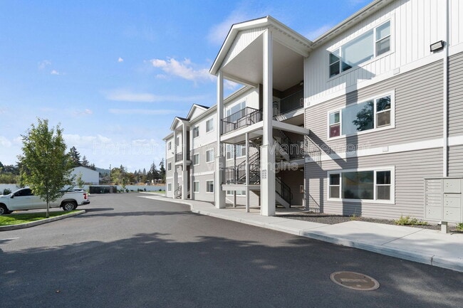 4th St Apartments