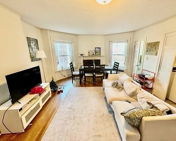 Photo - 910 Beacon St Unidad 2