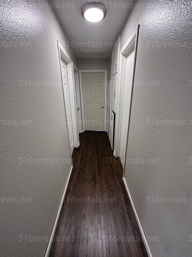 Photo - $1,195 - 3 bedroom / 1 bathroom - Single Family Home