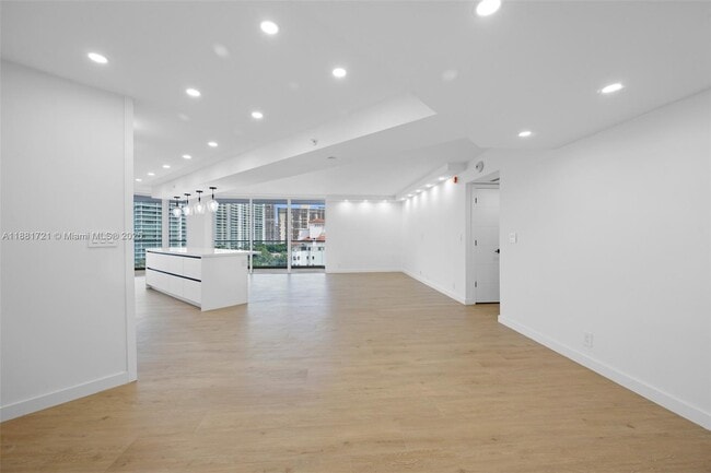 Photo - 19707 Turnberry Way Unidad 11A