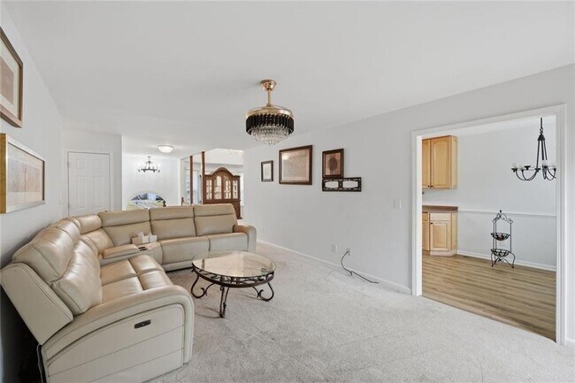 Photo - 638 Oberlochen Way