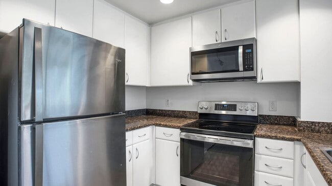 Photo - 250 King St Unit King