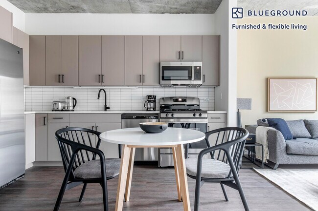 Photo - 411 W Chicago Ave Unidad FL4-ID1032