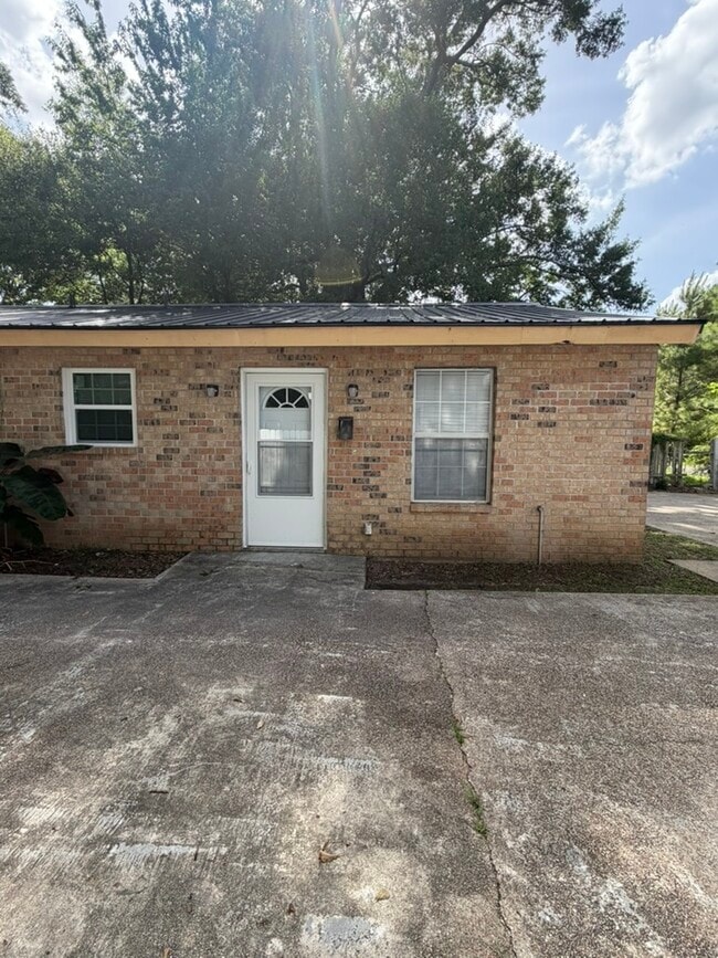 114 Webb St