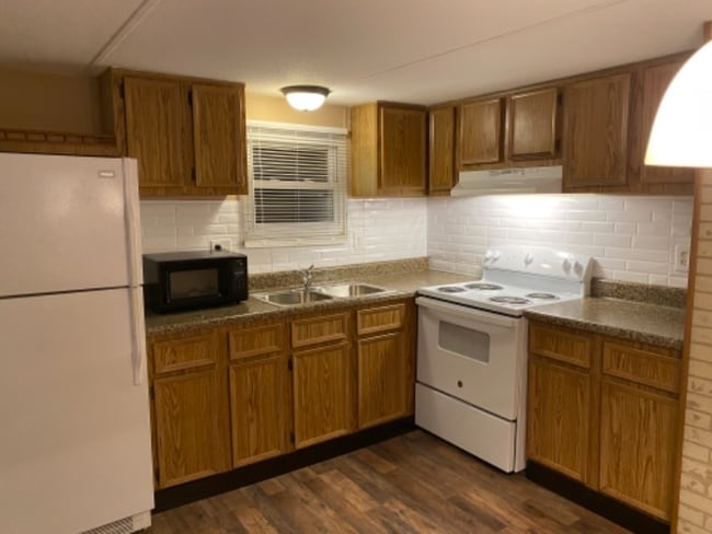 Photo - 833 Lovell Rd