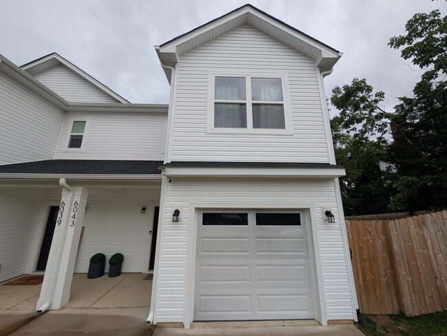 Room in Townhome on Sullins Rd