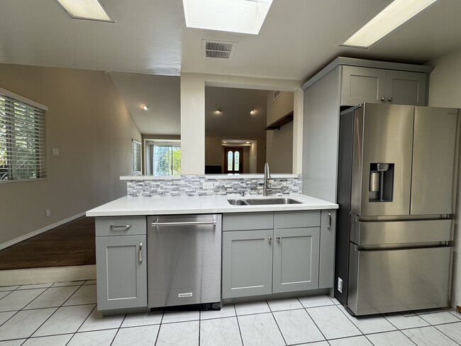 Photo - 729 Orange Dr