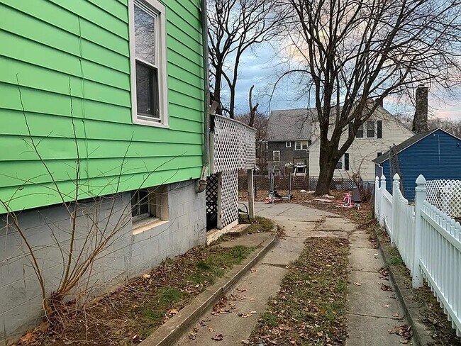 25 Fairview Ave