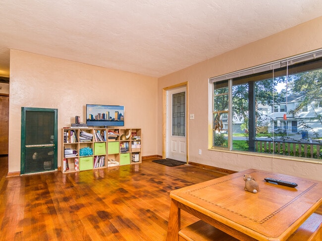 Photo - 3136 W EUCLID AVE N