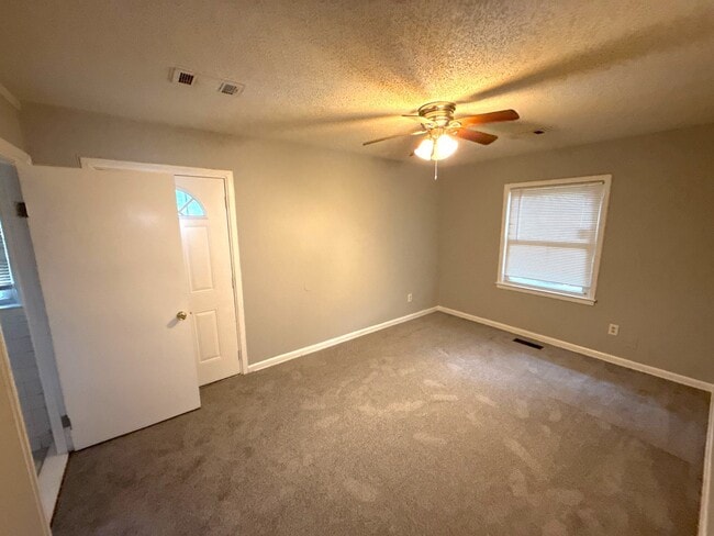 Photo - 1497 Maxine St